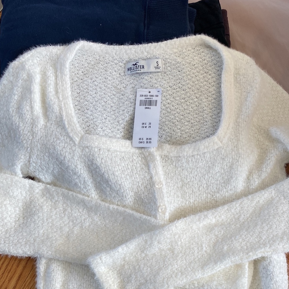 Hollister Crop sweater, NWT